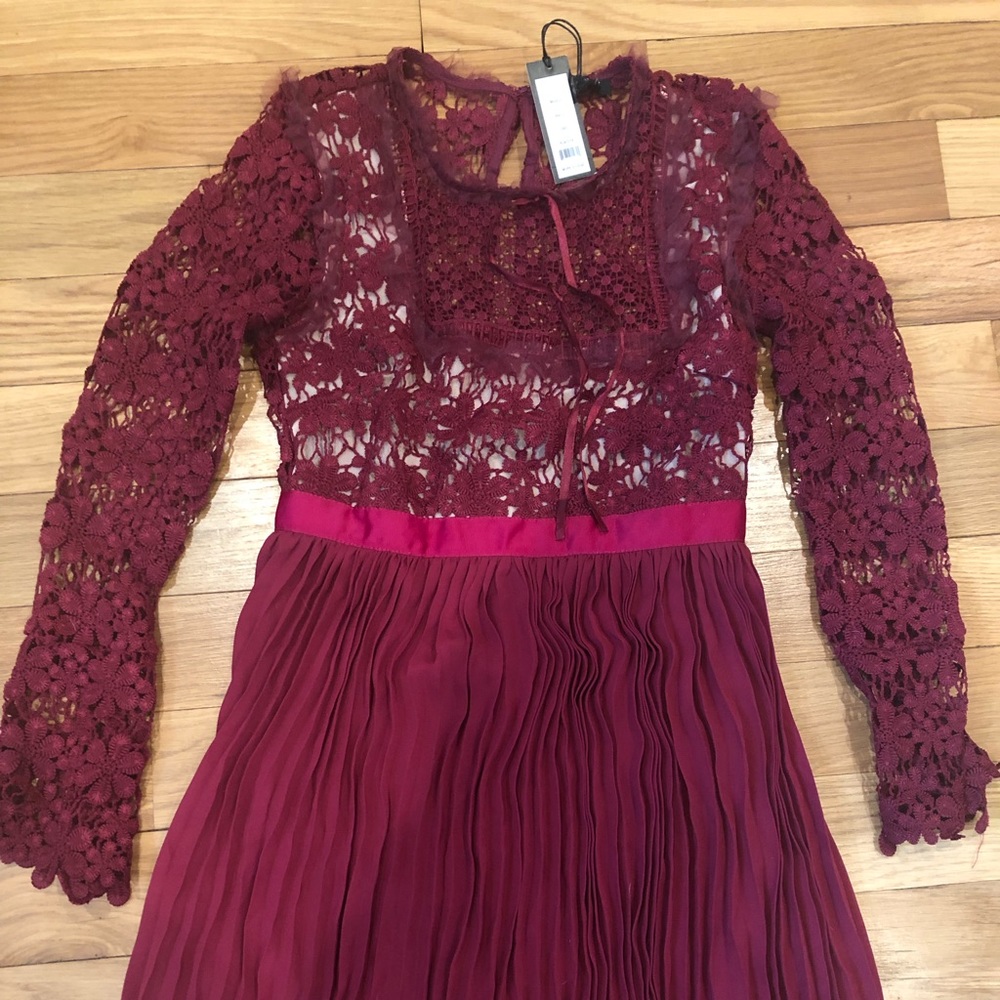 Romeo + Juliet couture lace long sleeve dress